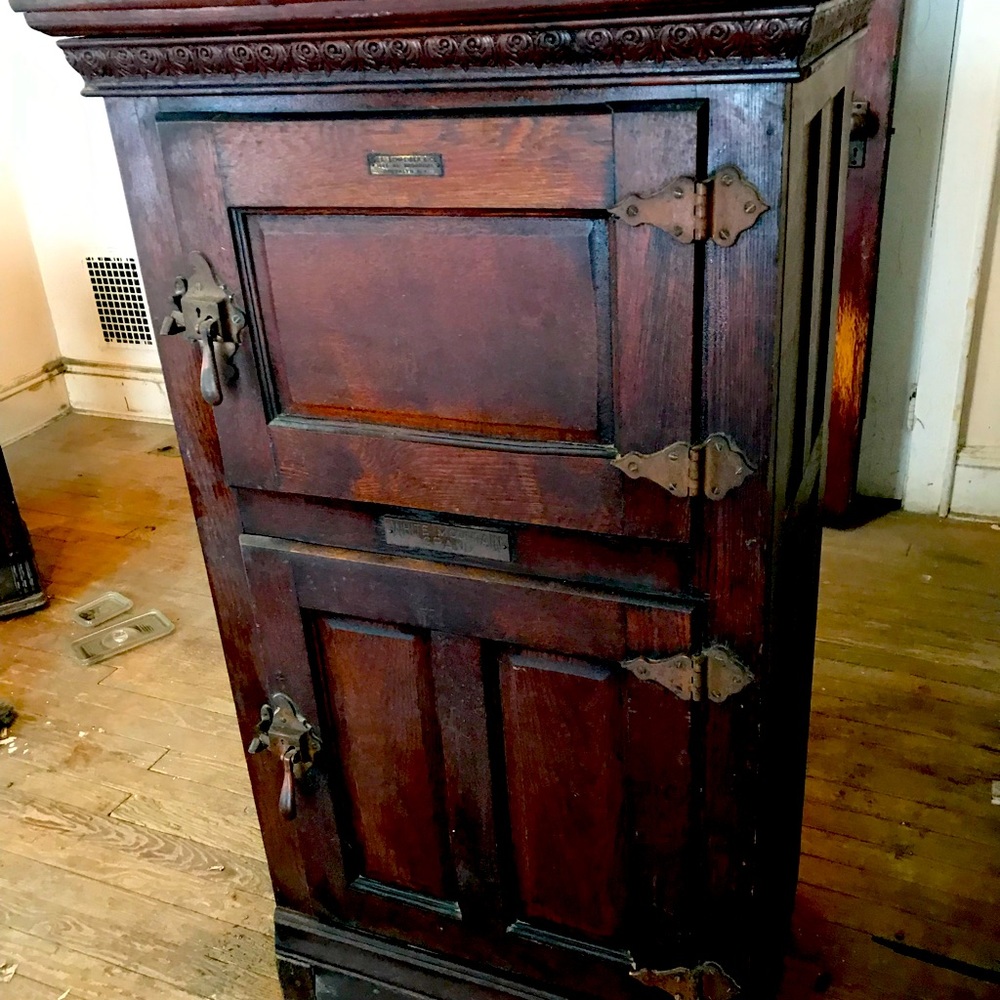 Antique ice box /dry air refrigerator